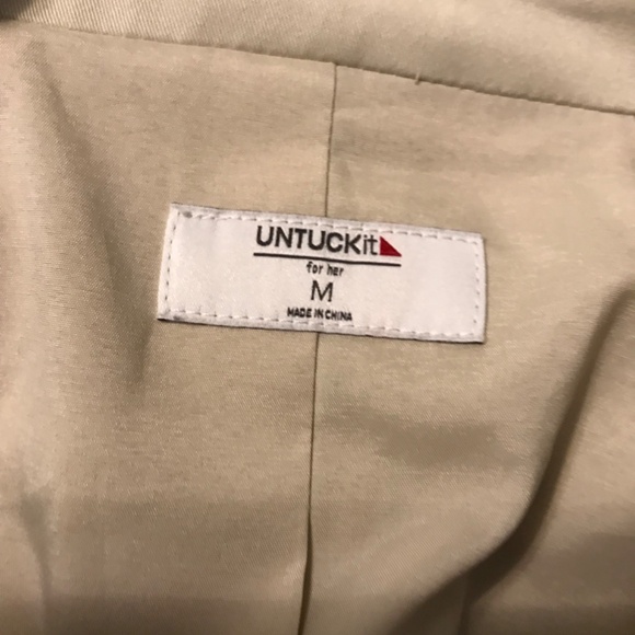 Untuckit brand, for her. jacket/trench style. Medium. Tan with button and belt - Picture 3 of 10